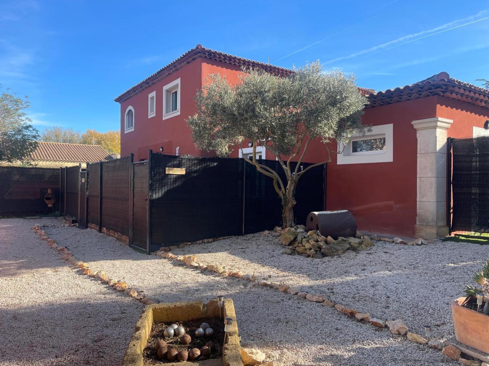 Aparthotel La Casa Bella à Gignac-la-Nerthe Extérieur photo